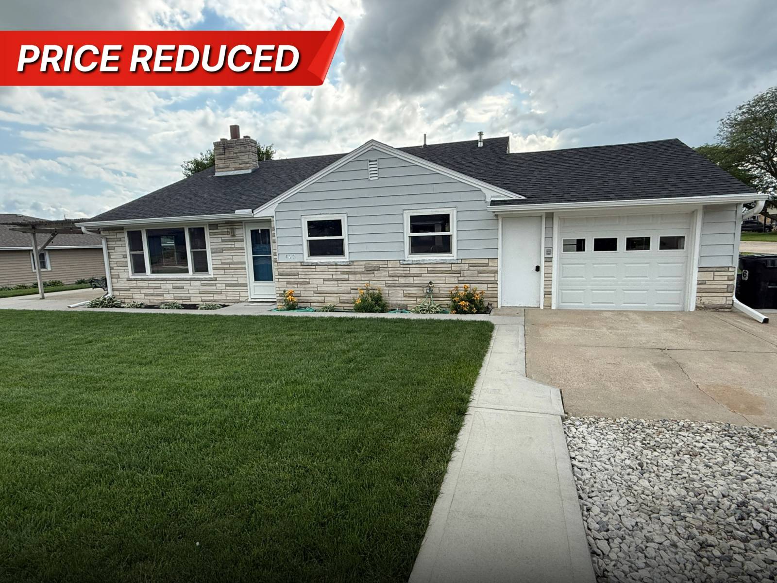 Photo 1 of 26 of home listing at 402 S Carberry Street, Atkinson, NE 68713