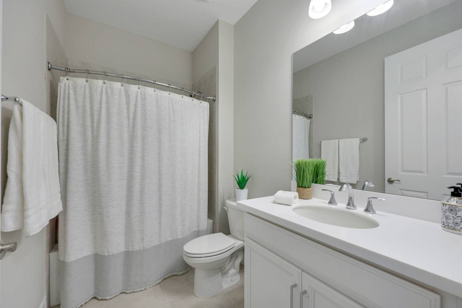 18725 Lake Hammock Dr, Naples, FL 34114