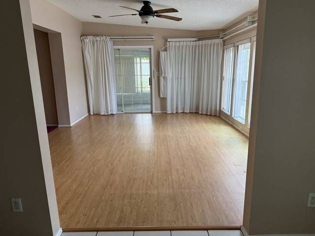 MOTIVATED SELLER! Over 2000 sqft living space.  Upgraded kitchen thumbnail 17