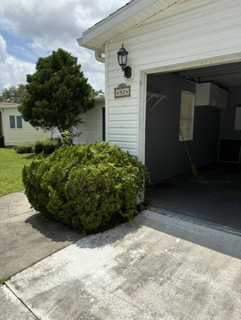 MOTIVATED SELLER! Over 2000 sqft living space.  Upgraded kitchen thumbnail 22