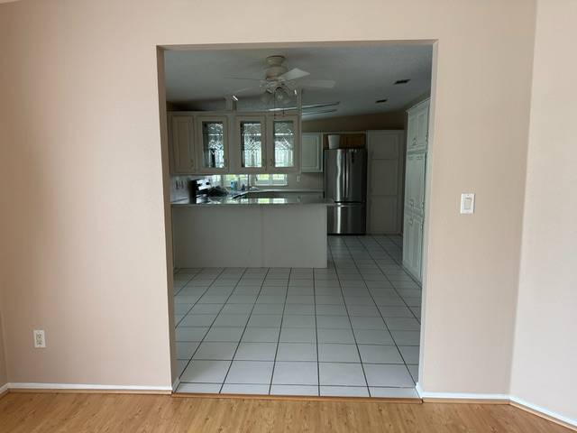 MOTIVATED SELLER! Over 2000 sqft living space.  Upgraded kitchen thumbnail 9
