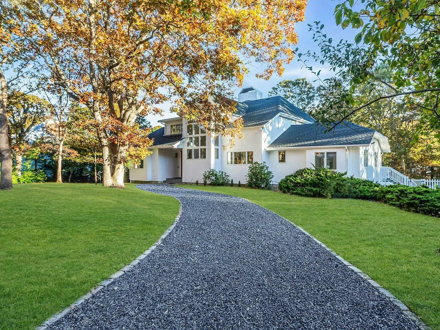 19 Bay Woods Dr