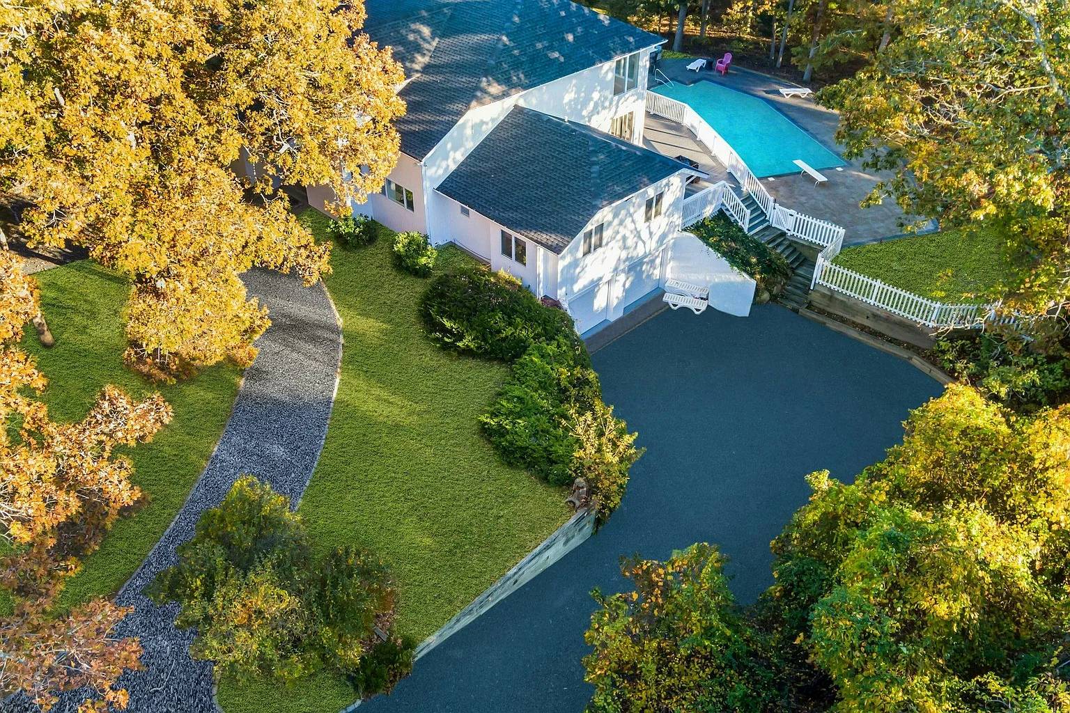 19 Bay Woods Dr