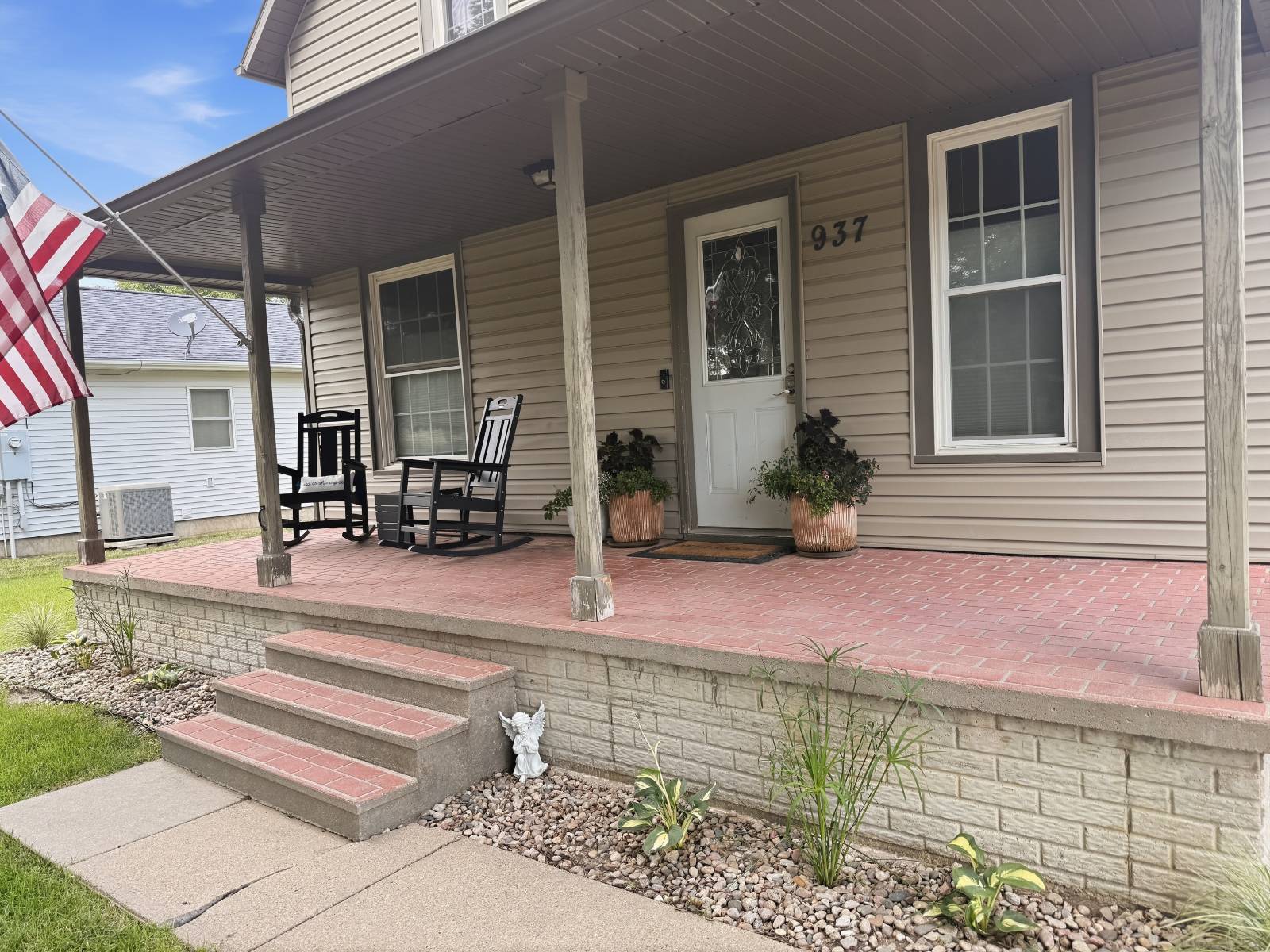 Photo 2 of 36 of home listing at 937 S 8th Street, Albion Ne, NE 68620