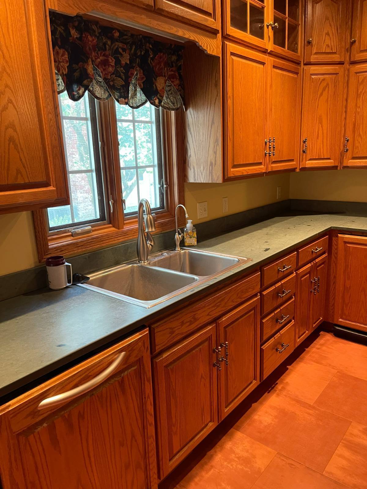 Kitchen sink w/imported Vermont Green Sl