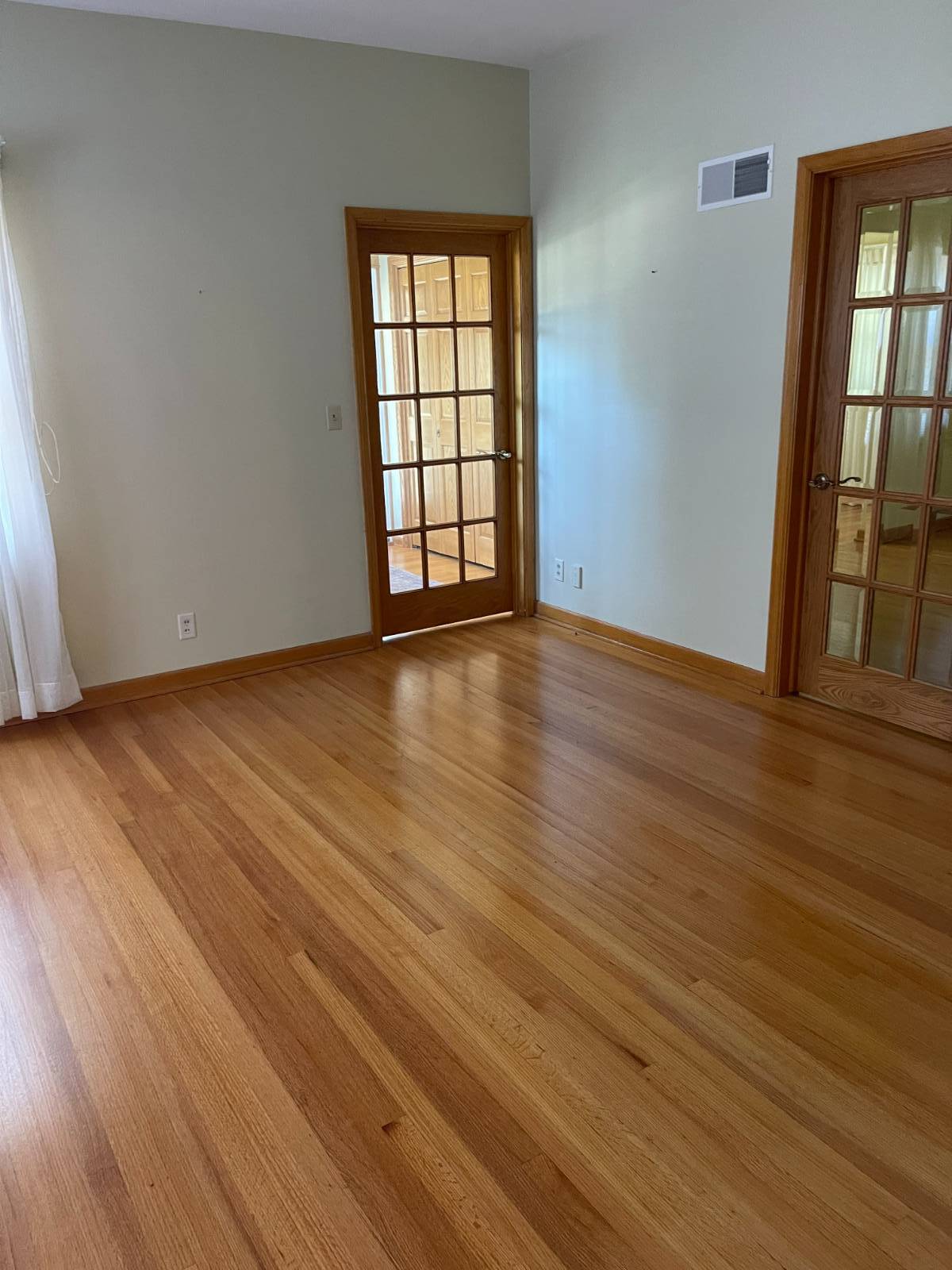 Photo 3 of 60 of home listing at 710 East Ave, Holdrege, NE 68949