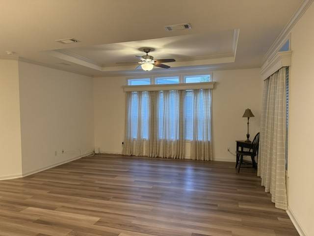 1 owner, 2023 Man. Home, Quartz Counter tops, high ceilings... thumbnail 19