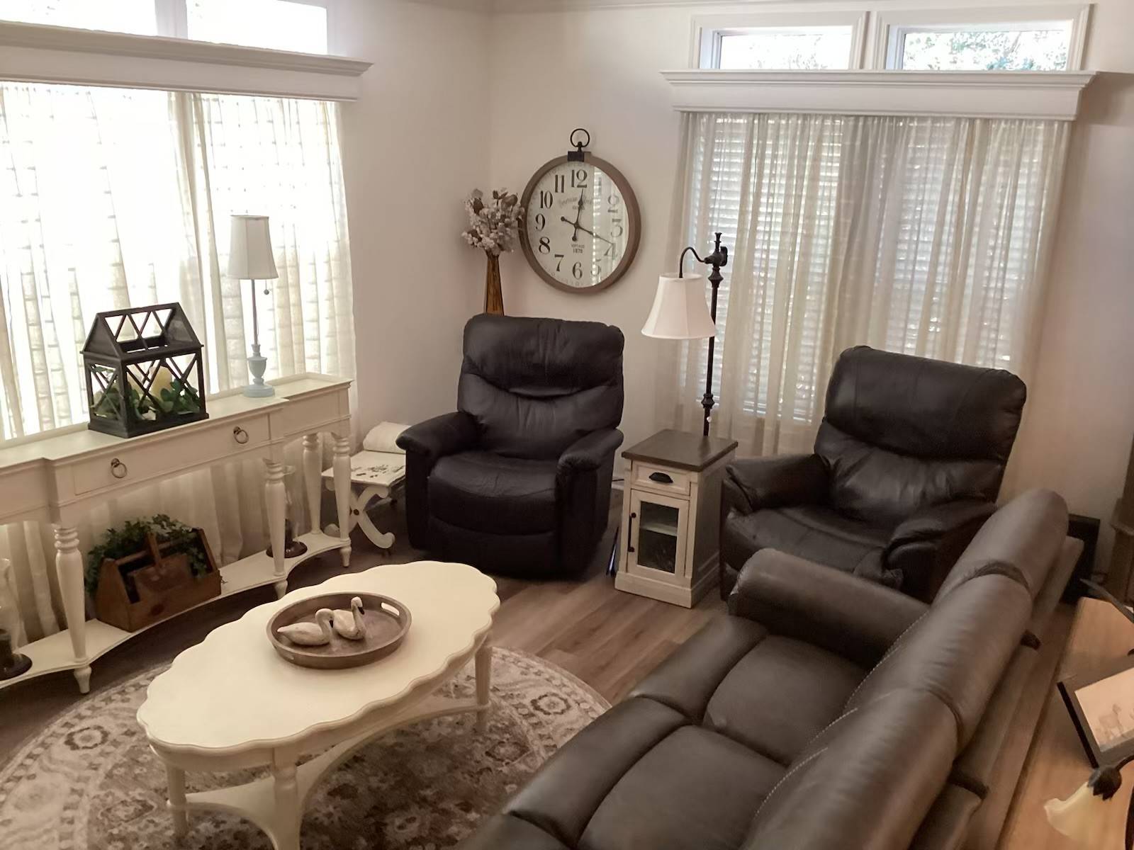 1 owner, 2023 Man. Home, Quartz Counter tops, high ceilings... thumbnail 26