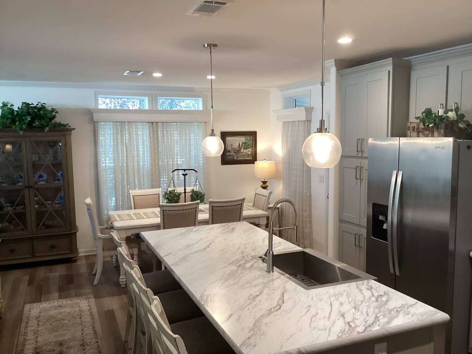 1 owner, 2023 Man. Home, Quartz Counter tops, high ceilings... thumbnail 10