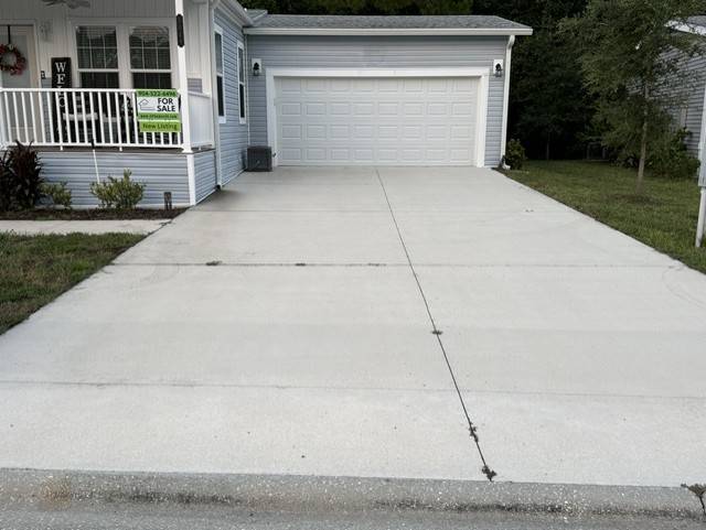 1 owner, 2023 Man. Home, Quartz Counter tops, high ceilings... thumbnail 2