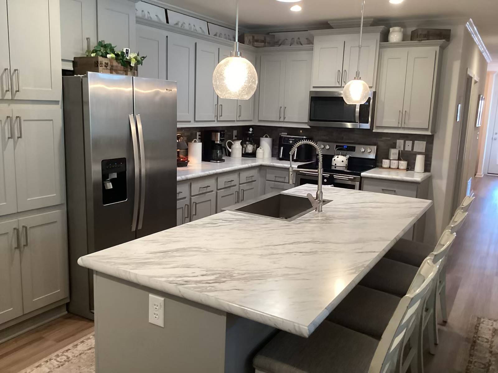 1 owner, 2023 Man. Home, Quartz Counter tops, high ceilings... thumbnail 9