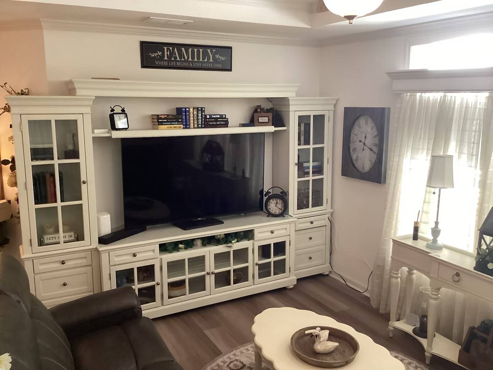 1 owner, 2023 Man. Home, Quartz Counter tops, high ceilings... thumbnail 25