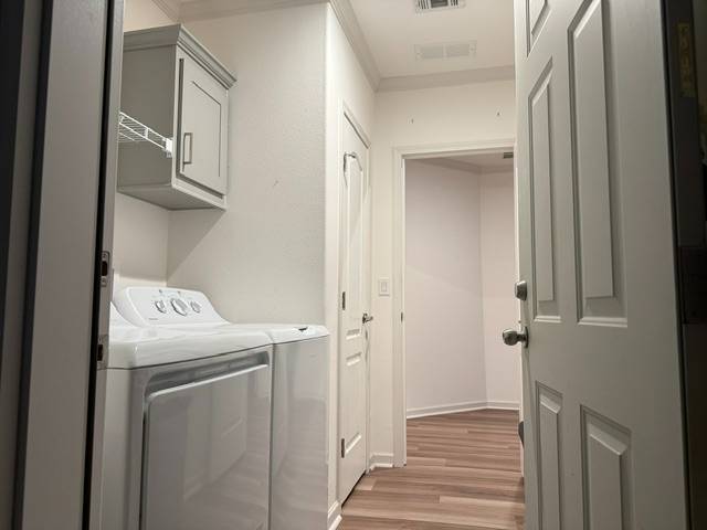 1 owner, 2023 Man. Home, Quartz Counter tops, high ceilings... thumbnail 28