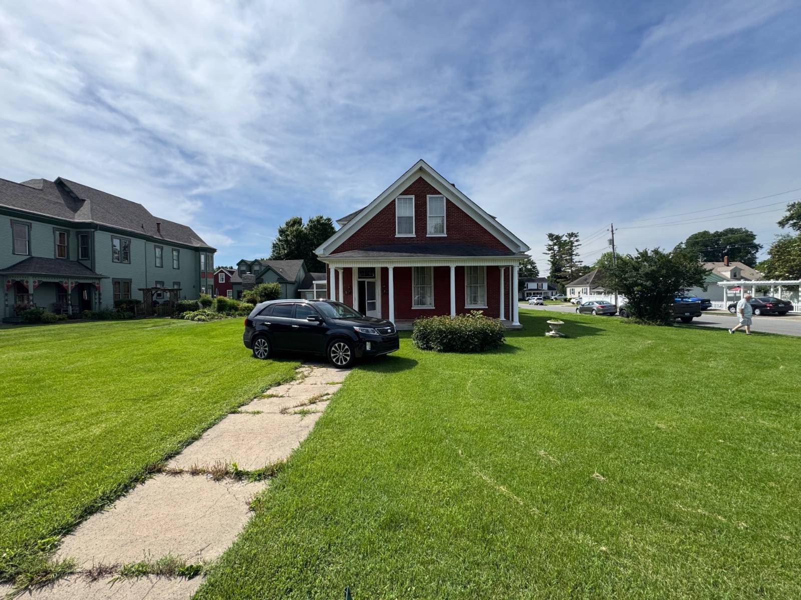 302 E Main St