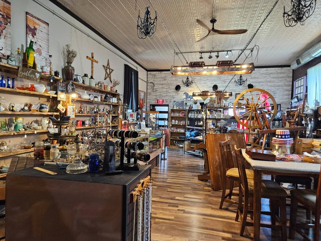 Photo 4 of 25 of commercial property listing at 209 Elm Street, Crawford, NE 69339