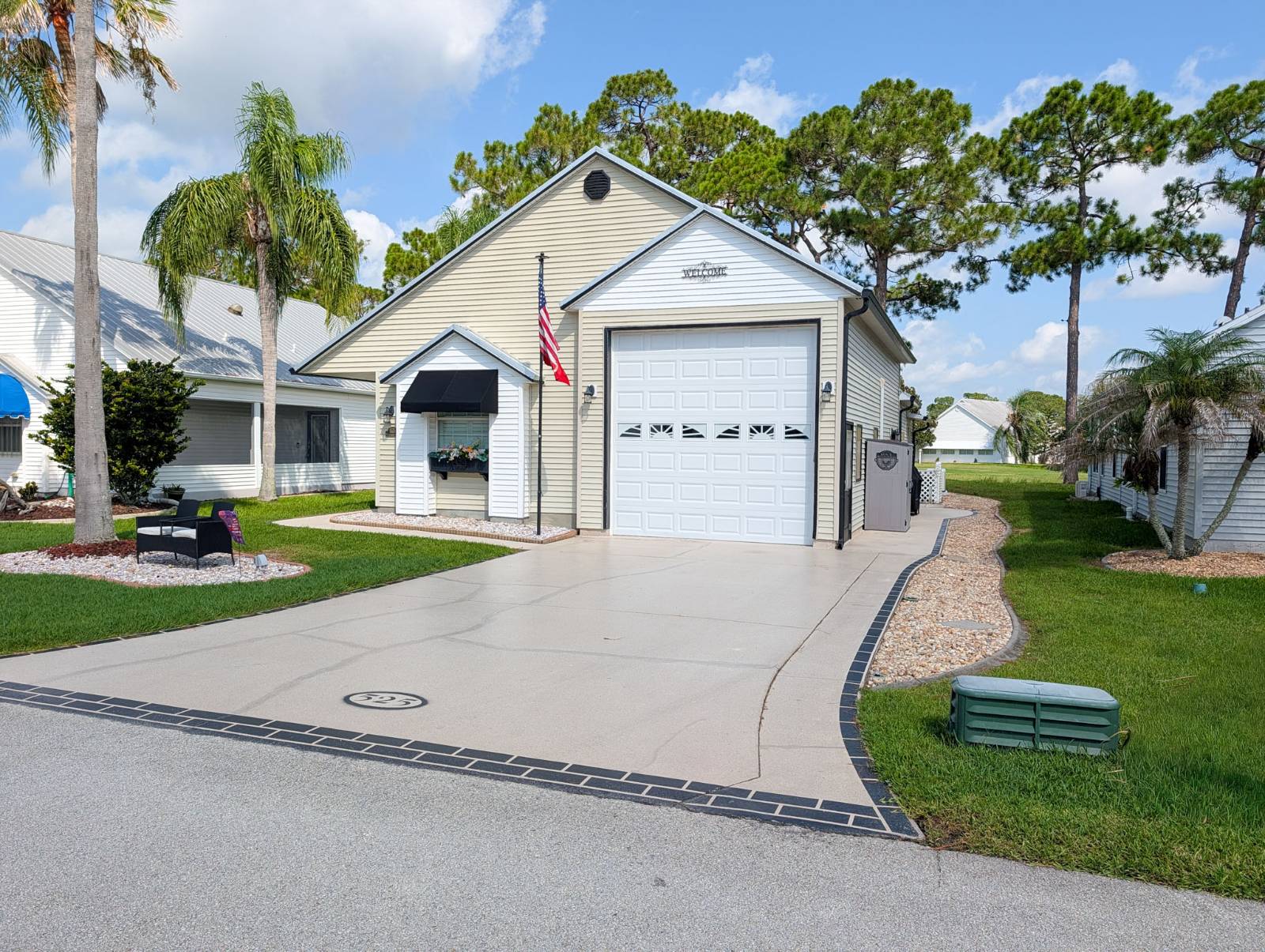 525 Twin Lakes Dr, Titusville, FL 32780