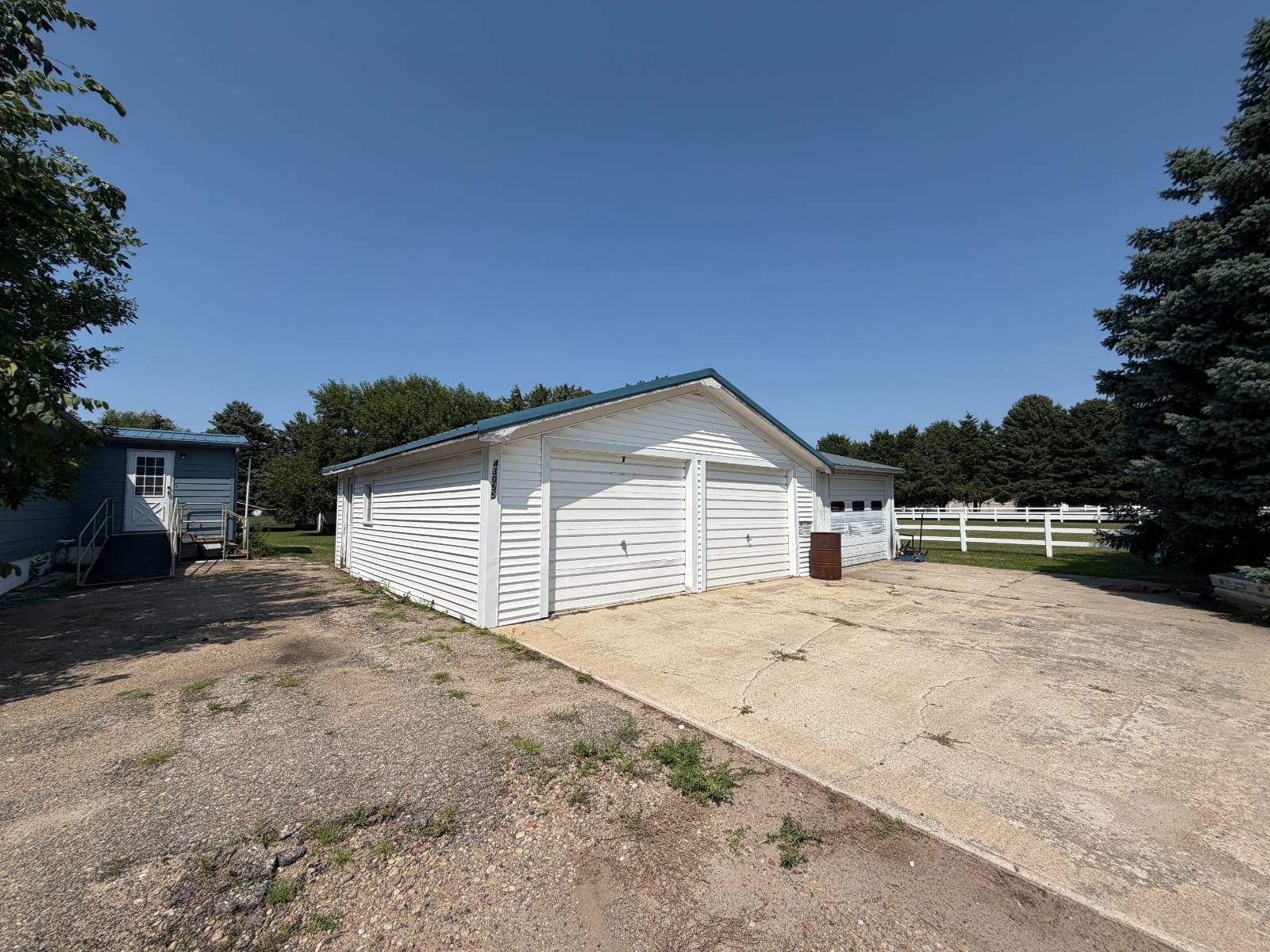 Photo 19 of 46 of home listing at 43055 Foxtail Road, Ainsworth, NE 69210