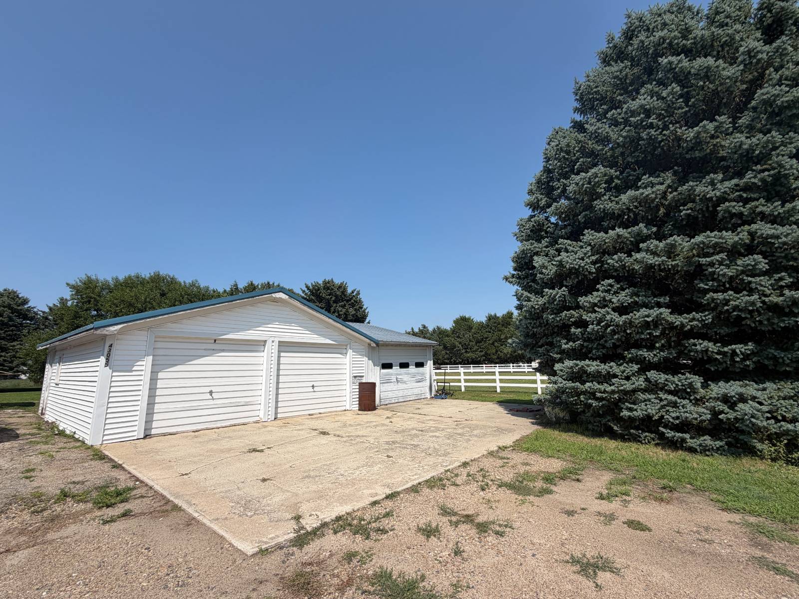 Photo 18 of 46 of home listing at 43055 Foxtail Road, Ainsworth, NE 69210
