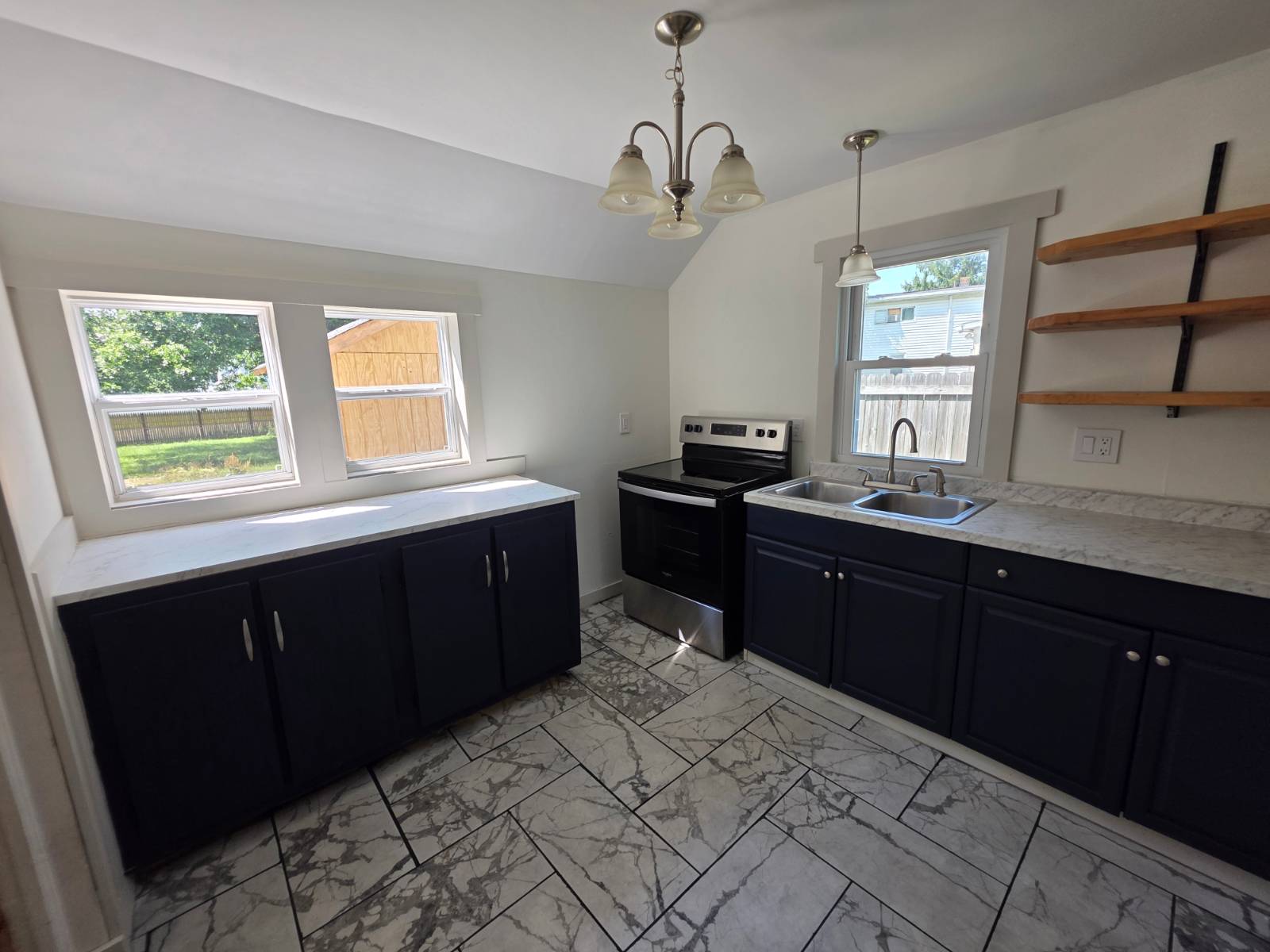 113 Riverview Parkway N