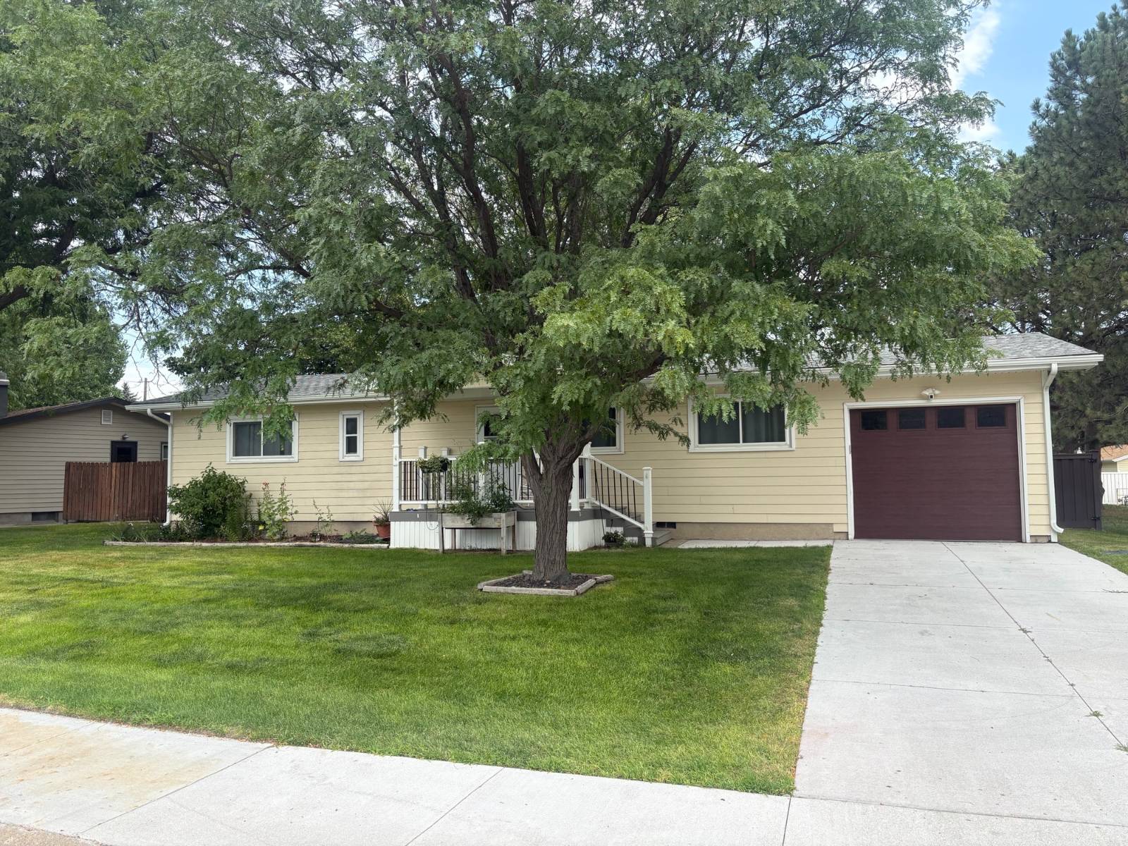 Photo 1 of 24 of home listing at 1021 Dakota, Alliance, NE 69301