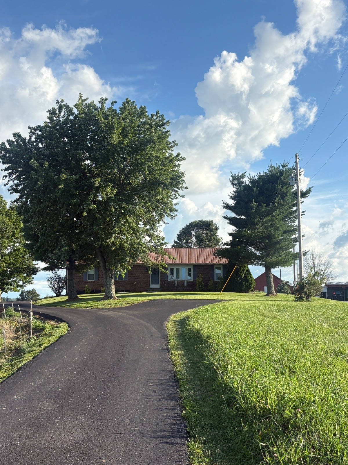 545  W Buckner Hill Rd