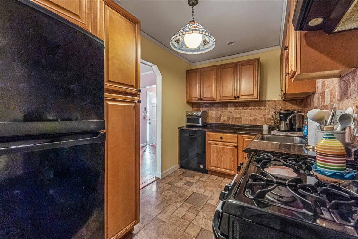 152-15 11th Ave