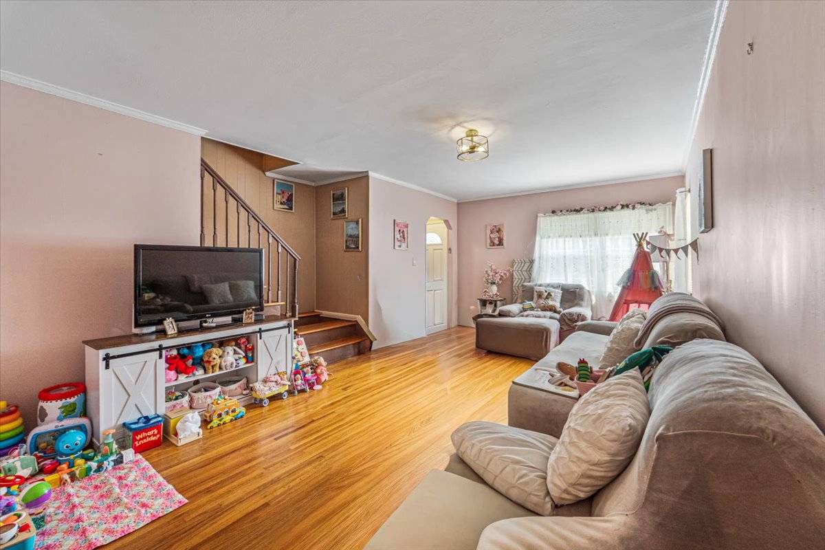 152-15 11th Ave