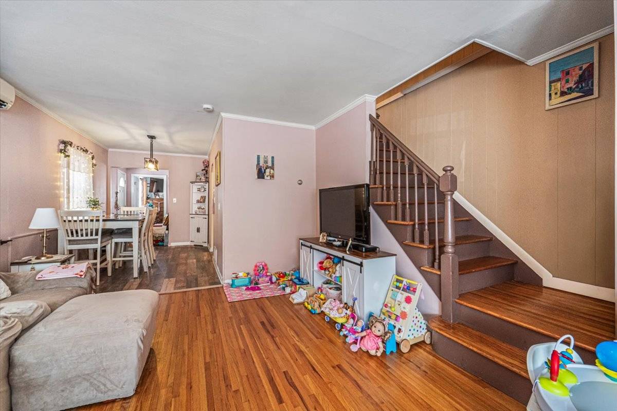 152-15 11th Ave