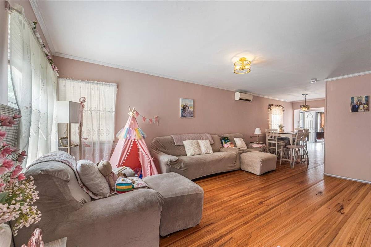 152-15 11th Ave