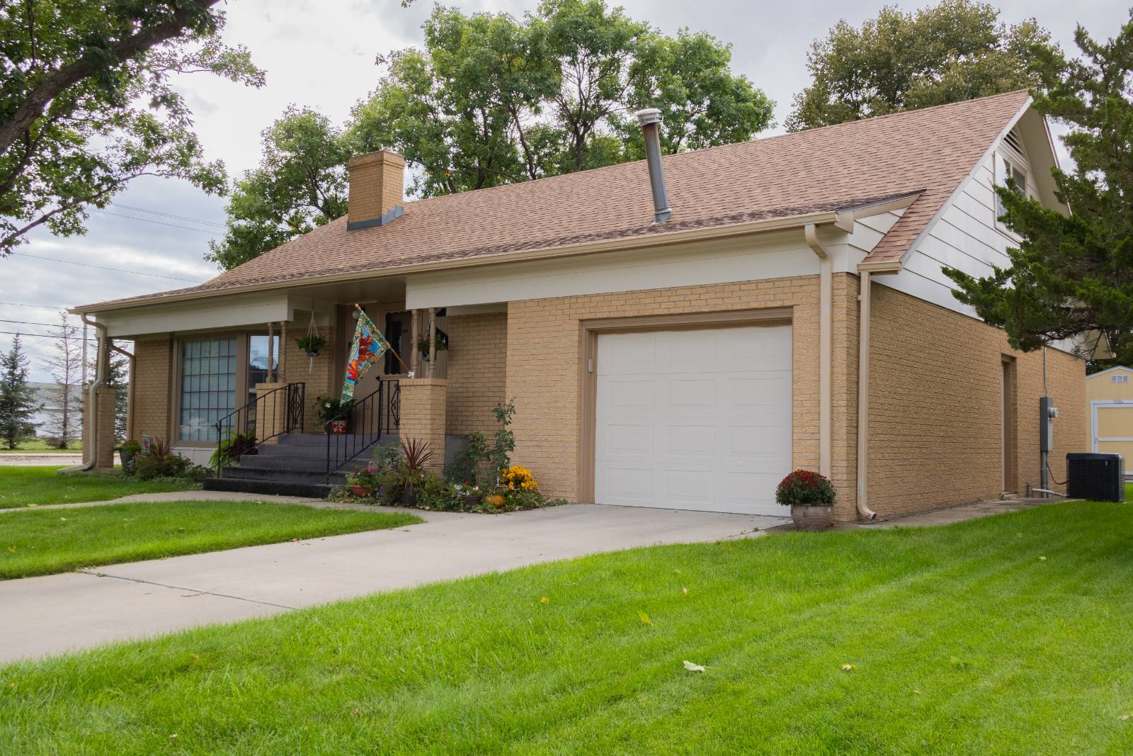 Photo 1 of 60 of home listing at 1004 Dakota, Alliance, NE 69301
