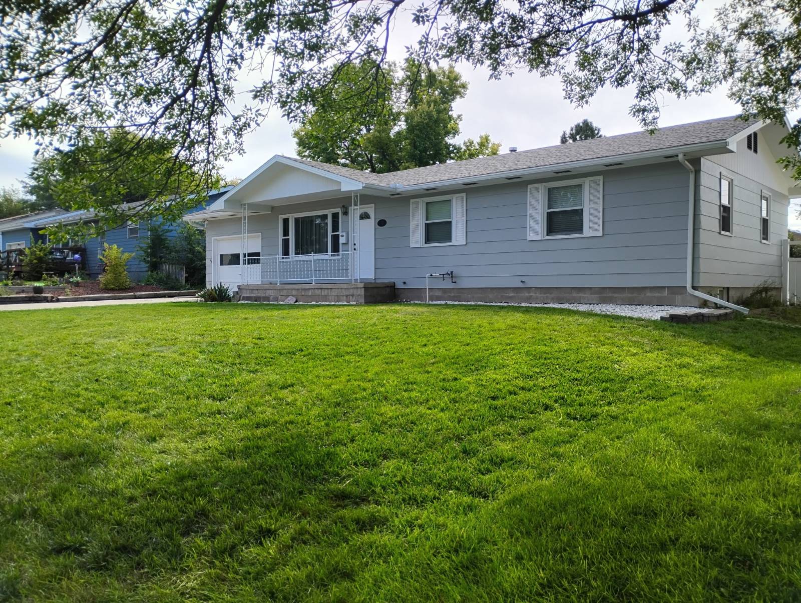 Photo 2 of 25 of home listing at 781 Parry Drive, Chadron, NE 69337