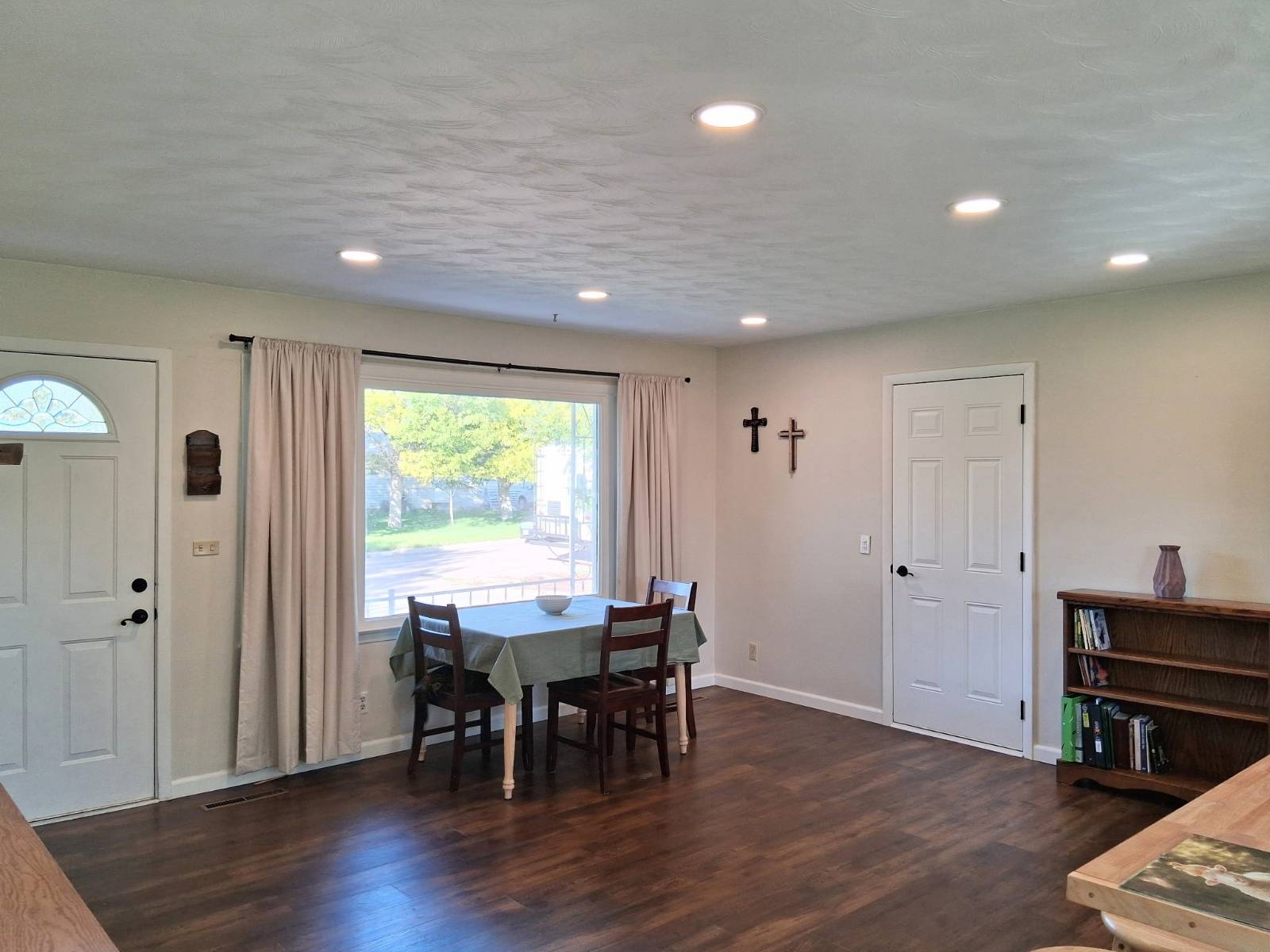 Photo 4 of 25 of home listing at 781 Parry Drive, Chadron, NE 69337
