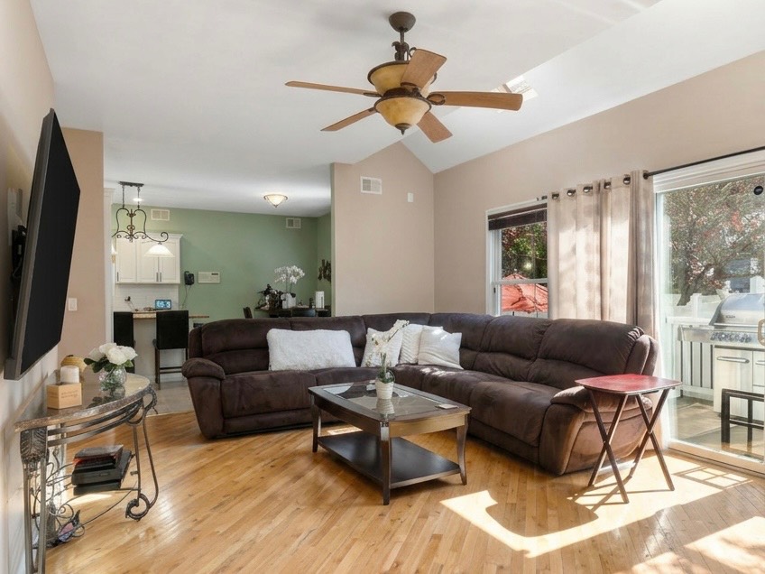 38 Bayview Ave