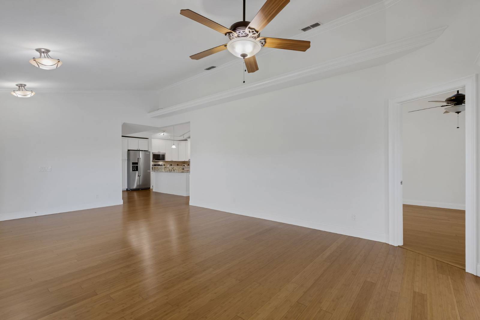 1154 Waterfall Ln, Lakeland, FL 33803