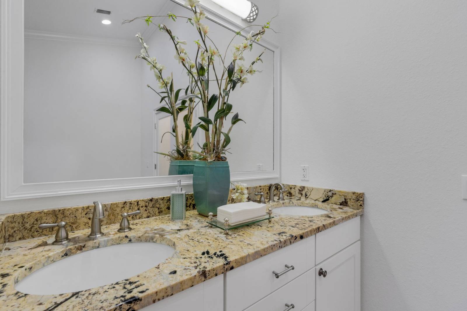 1154 Waterfall Ln, Lakeland, FL 33803