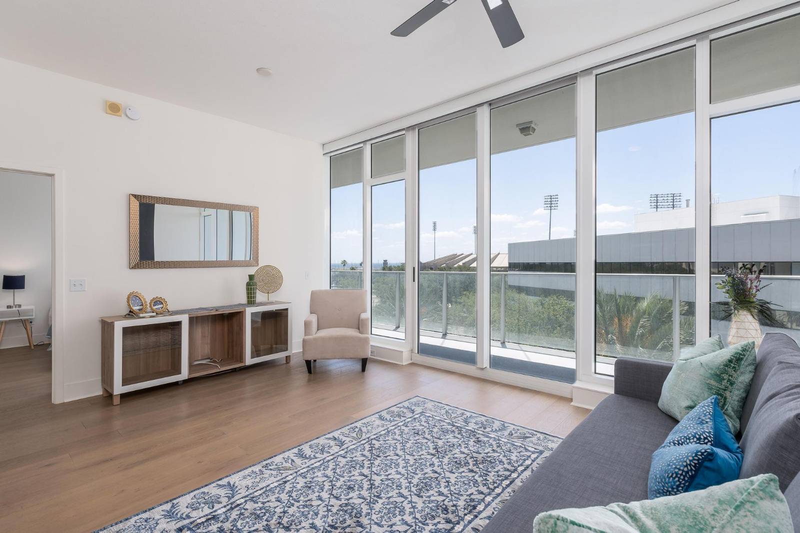 175 1st S St, #504, Saint Petersburg, FL 33701