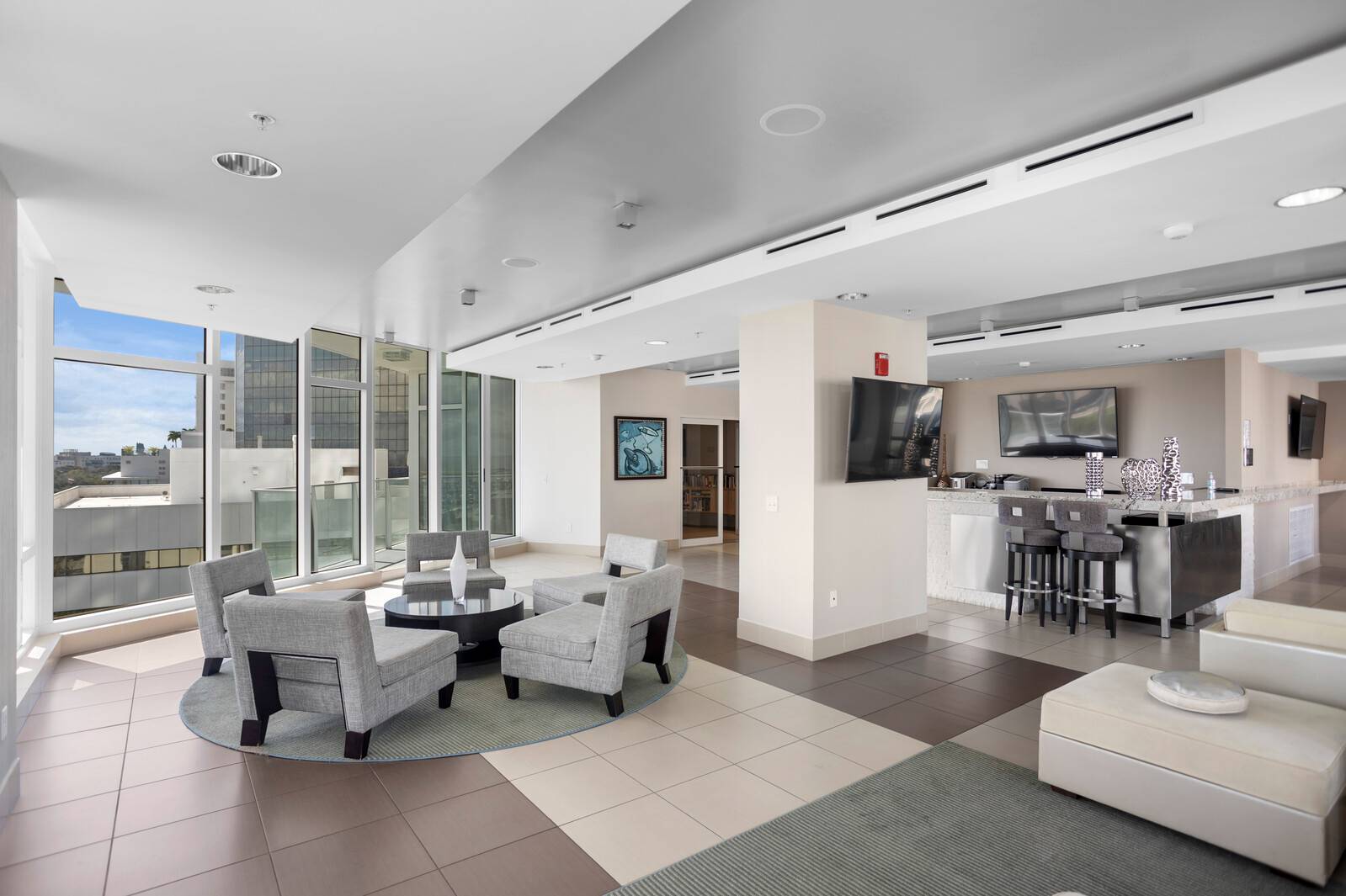 175 1st S St, #504, Saint Petersburg, FL 33701