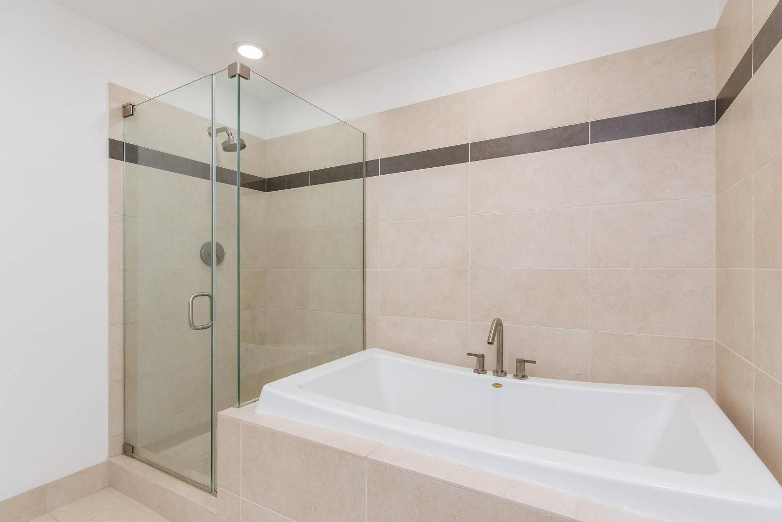 175 1st S St, #504, Saint Petersburg, FL 33701