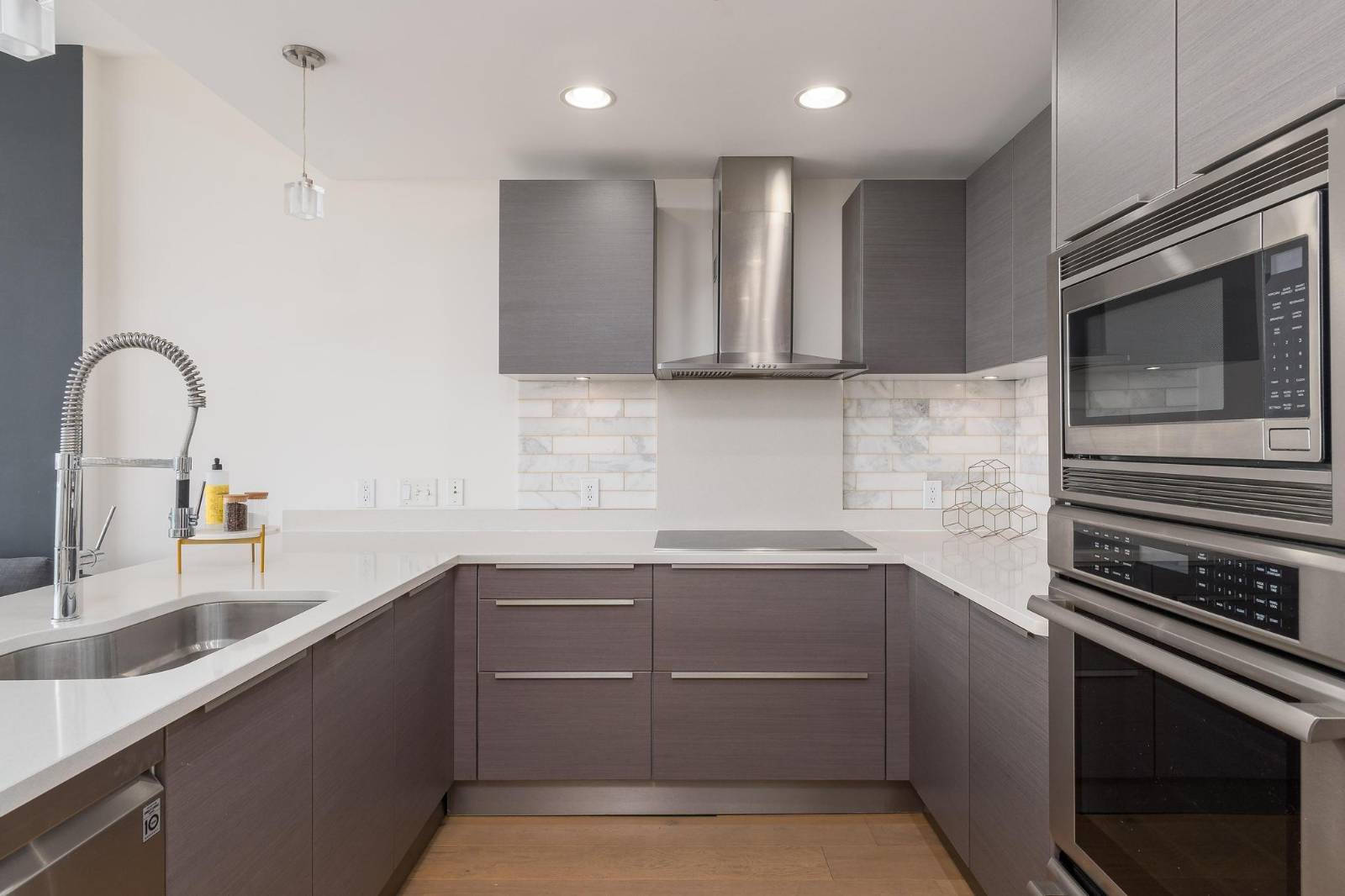 175 1st S St, #504, Saint Petersburg, FL 33701