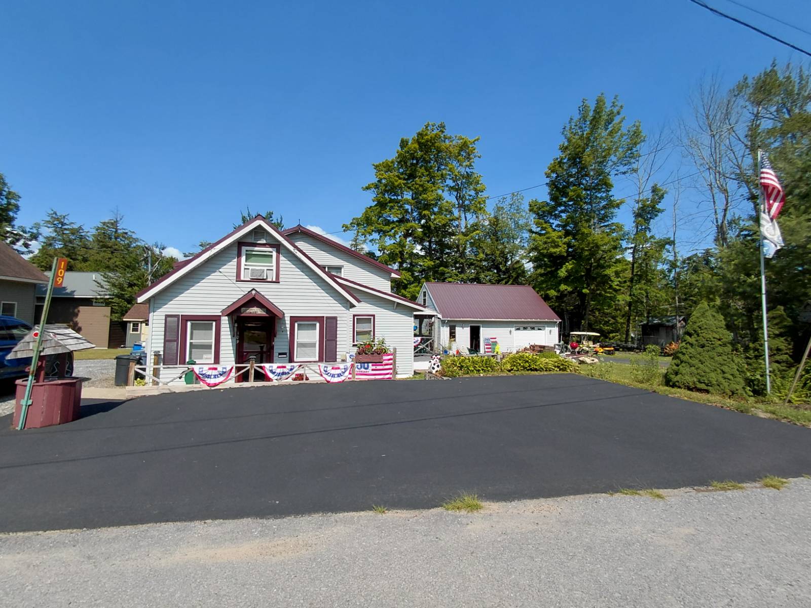 109 Broadway Ave