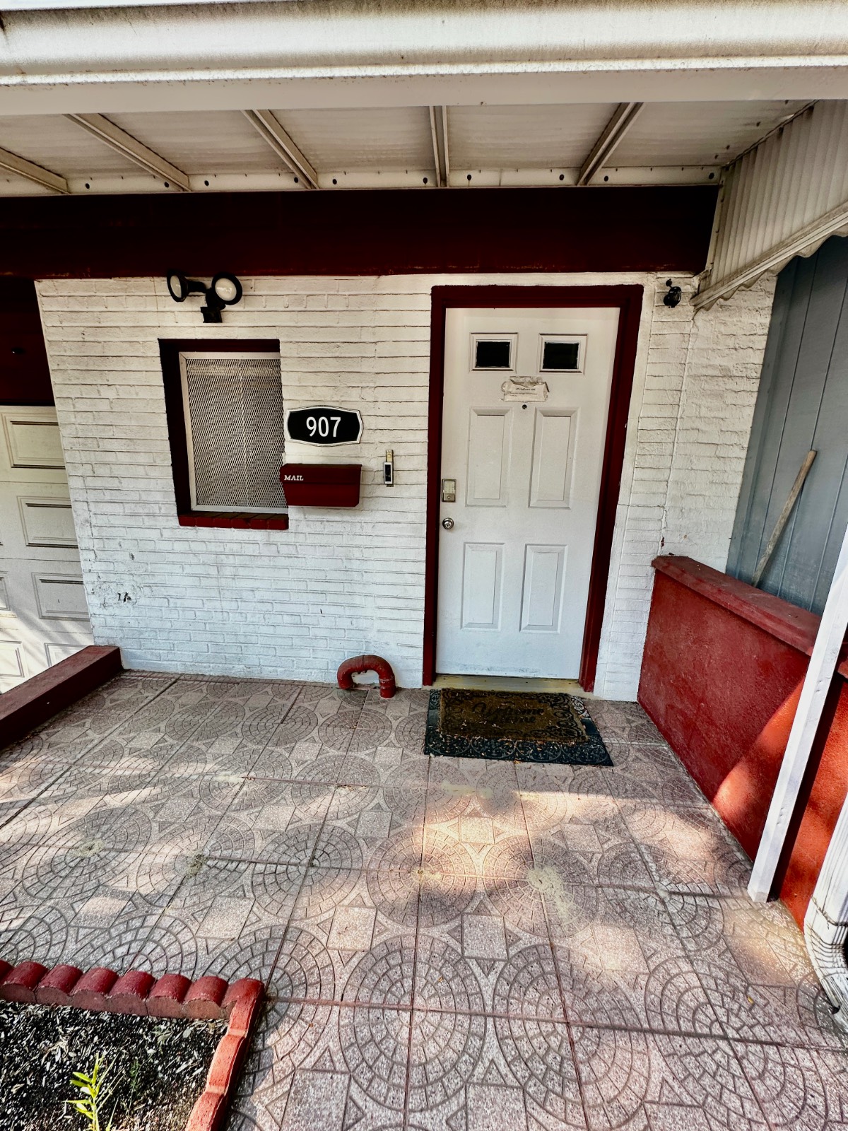 907 Herkimer St.