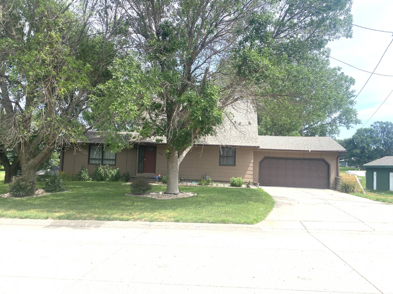 Photo 1 of 30 of home listing at 1048 S 5th Ave, Broken Bow, NE 68822