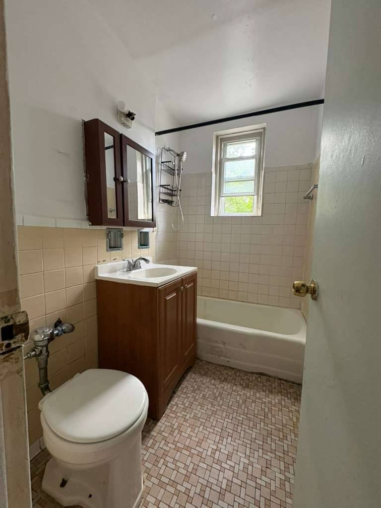 110 Brooklyn Avenue, #1F