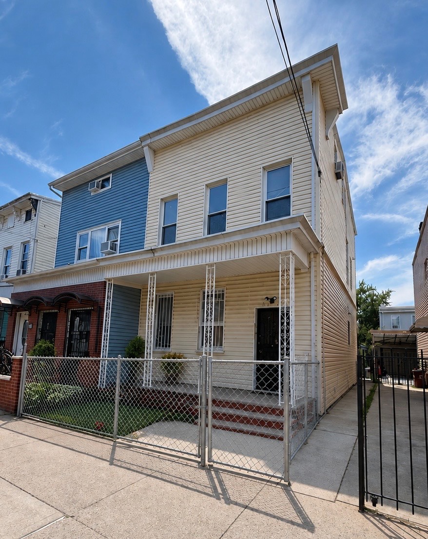 8832 75 st