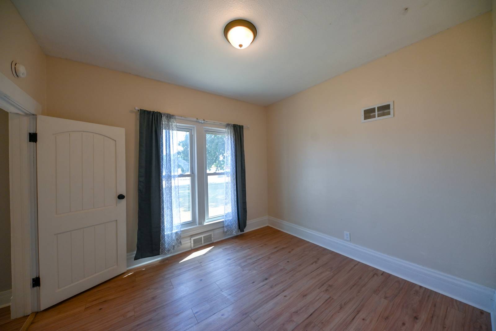 Photo 15 of 36 of home listing at 804 Flannery Ave, Cambridge, NE 69022