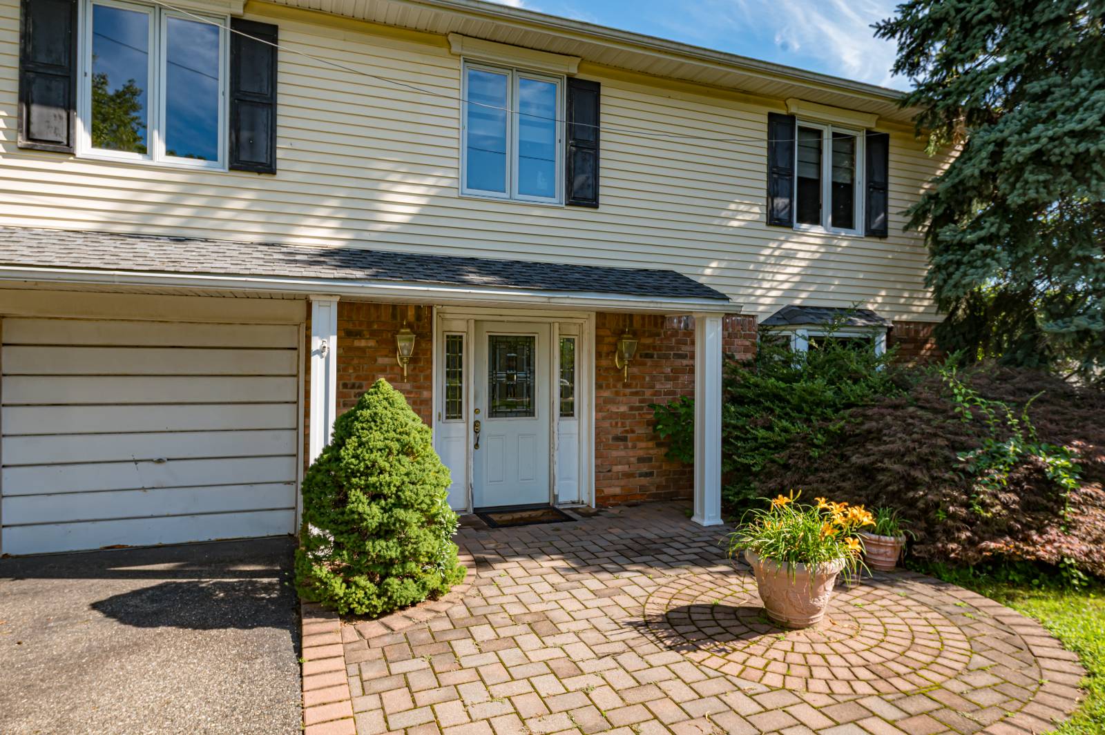 19 White Cliff Ln