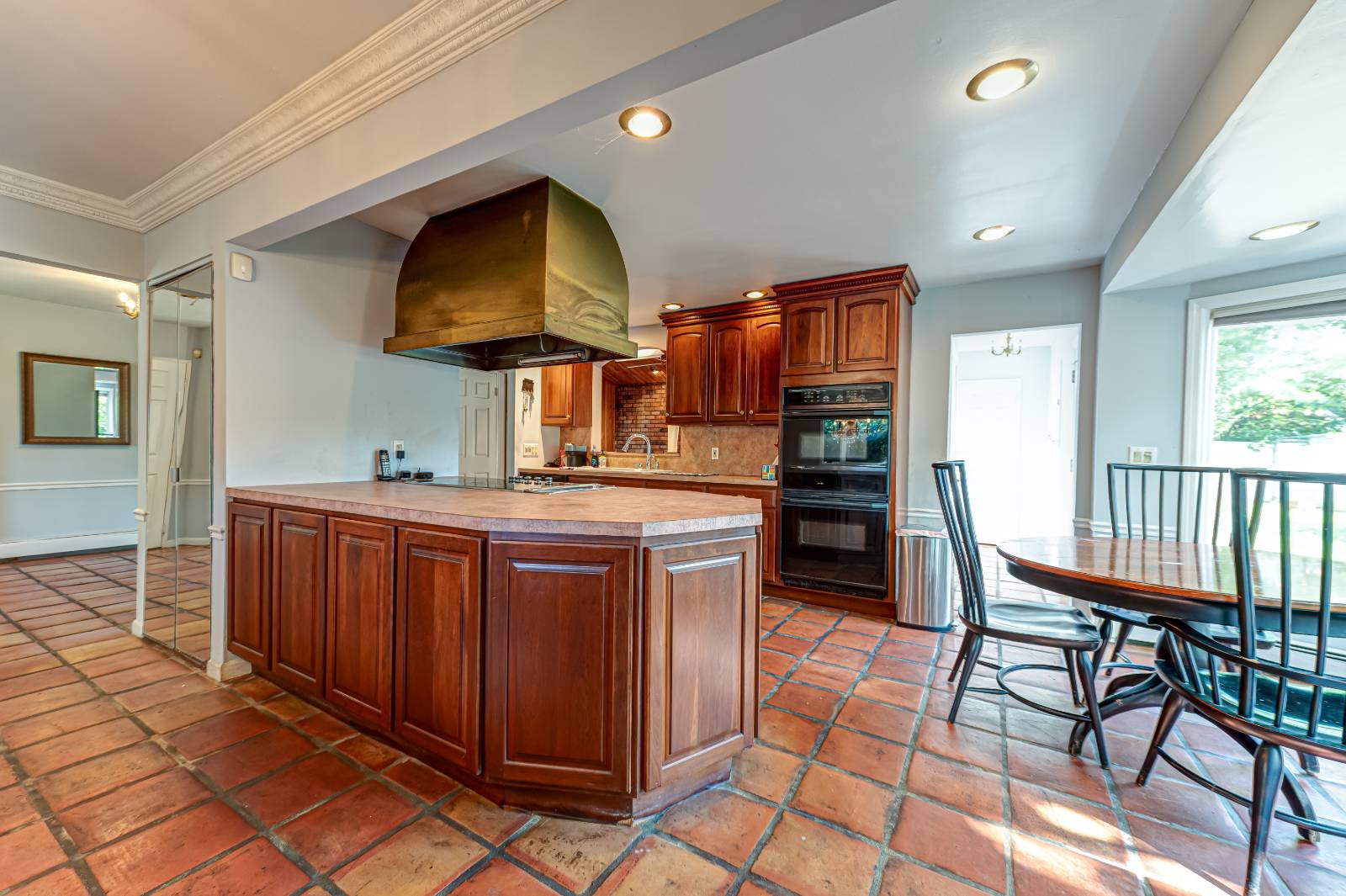 19 White Cliff Ln