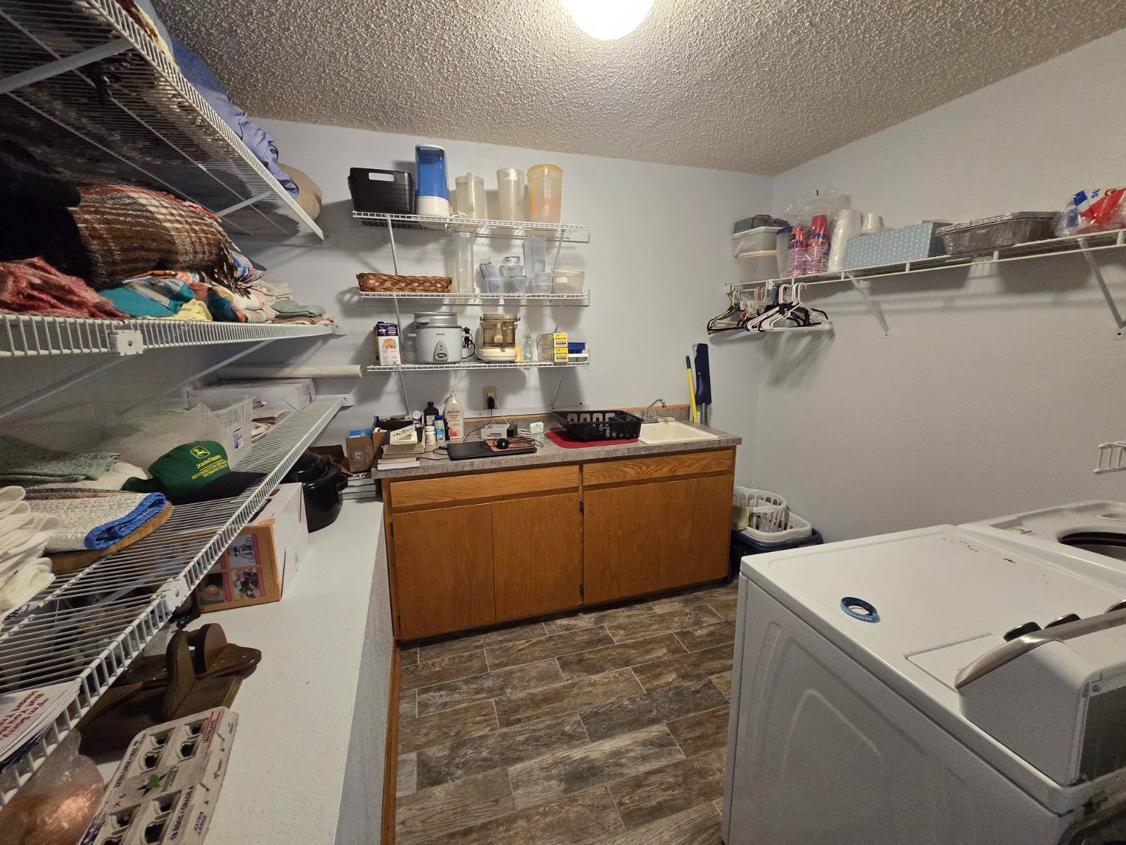 Photo 11 of 31 of home listing at 608 Hampton, Alliance, NE 69301