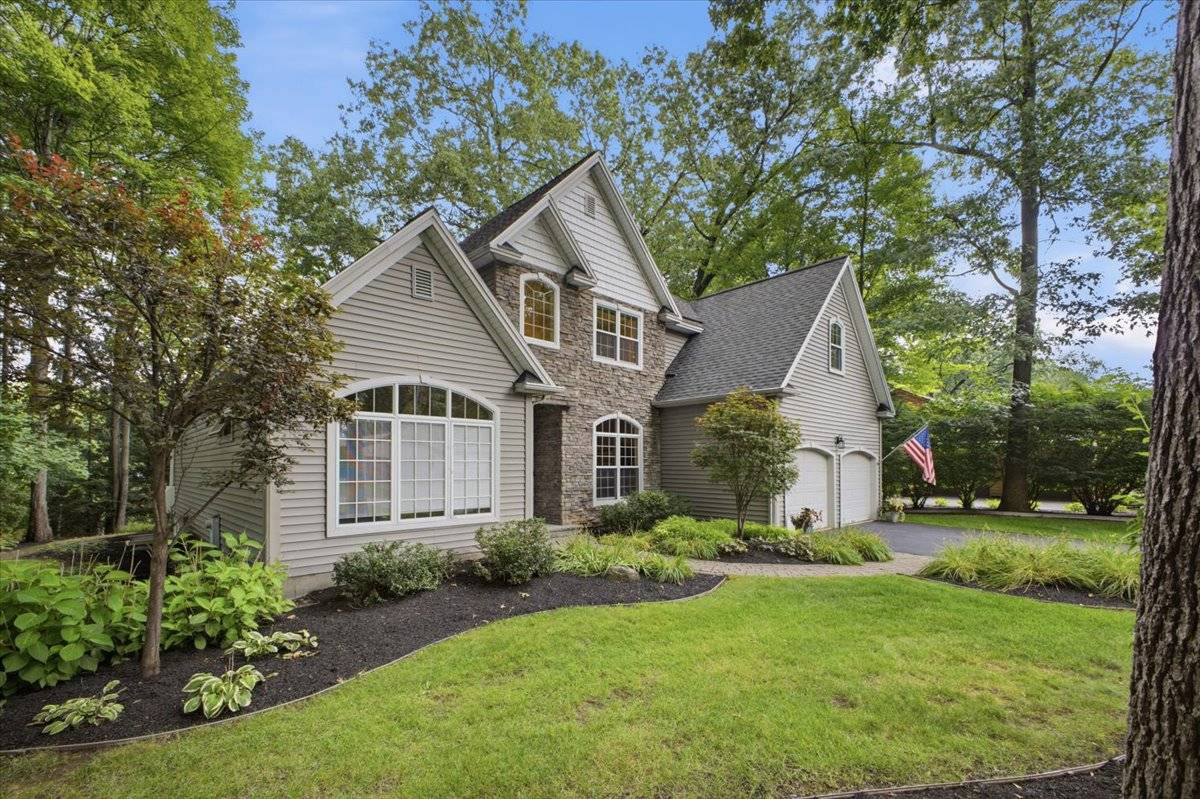 16 Longwood Dr