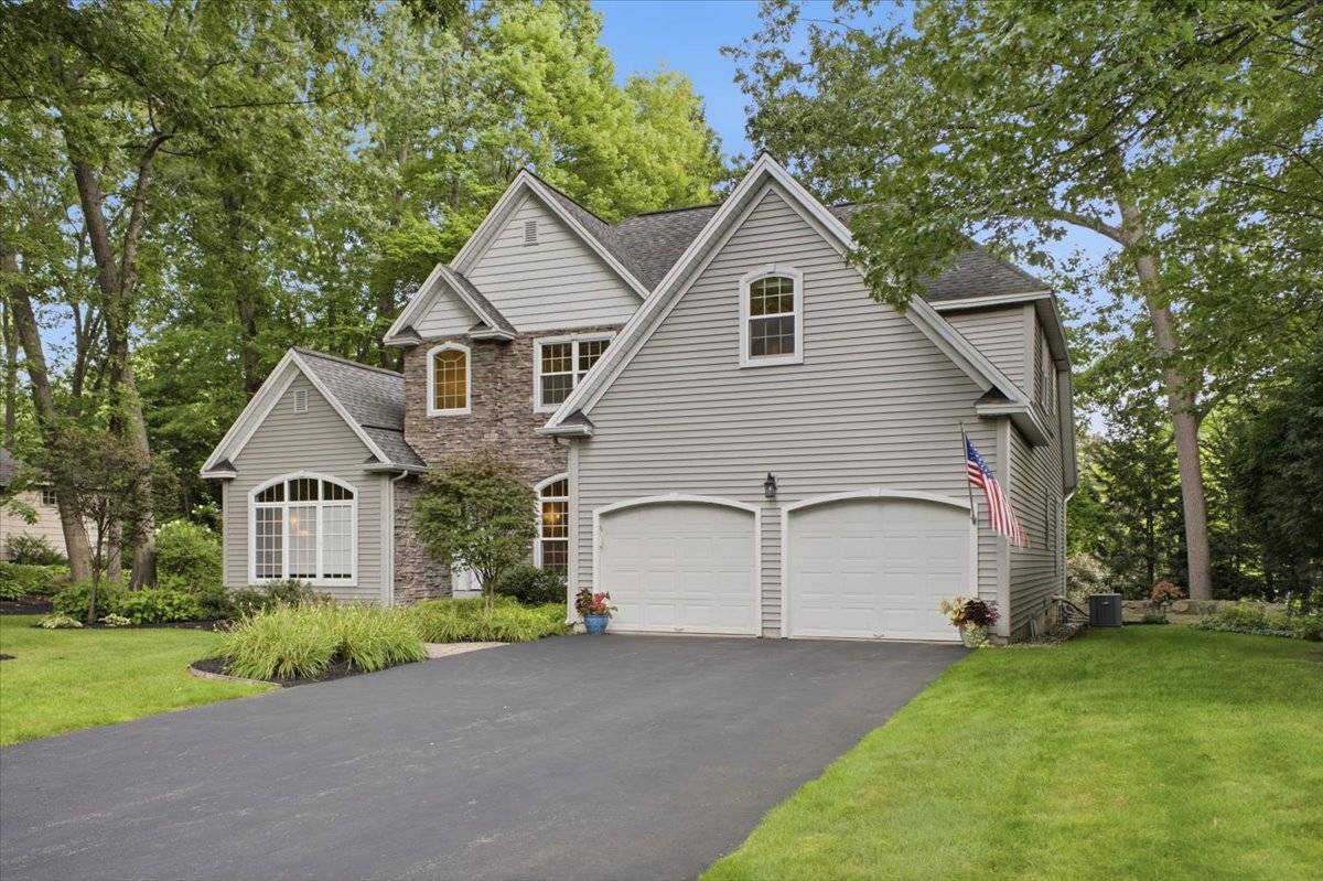16 Longwood Dr